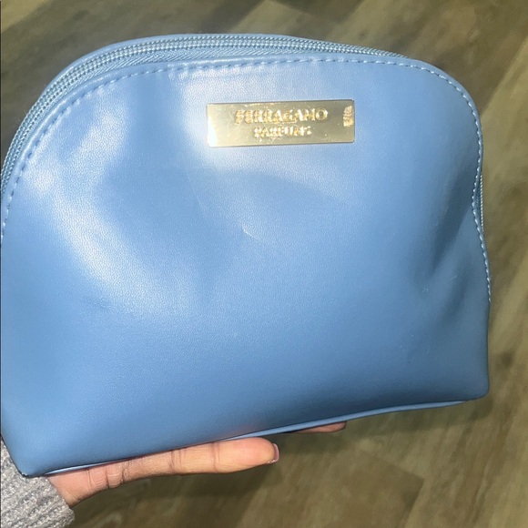 Ferragamo cosmetic pouch - Picture 4 of 10